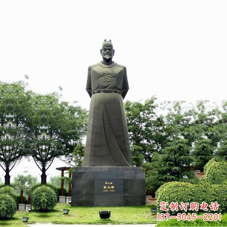 南阳“洪武之治”明太祖石雕塑像