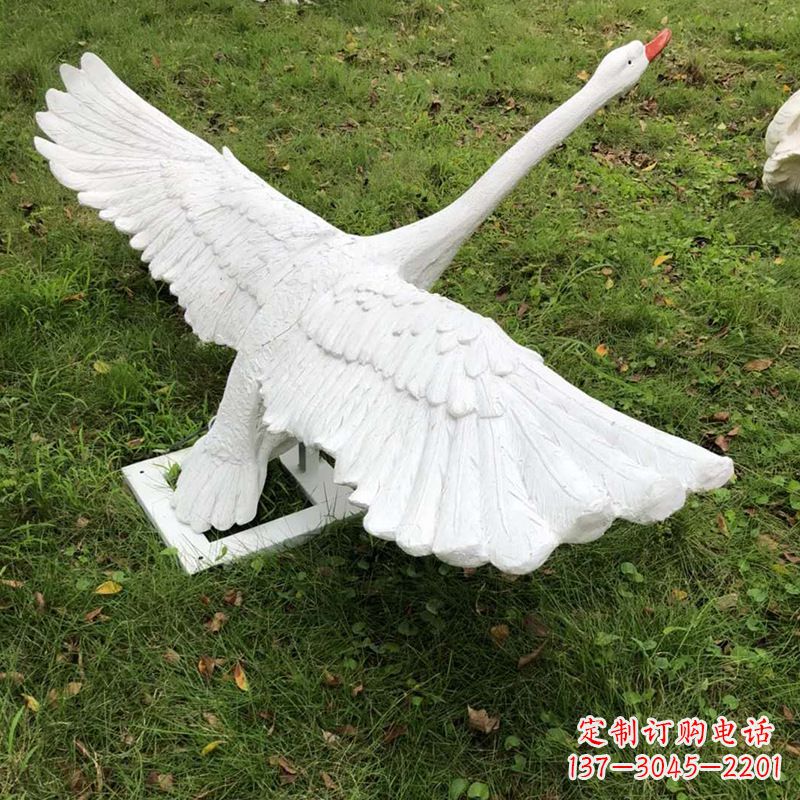 南阳翱翔上天的白天鹅发光动物雕塑