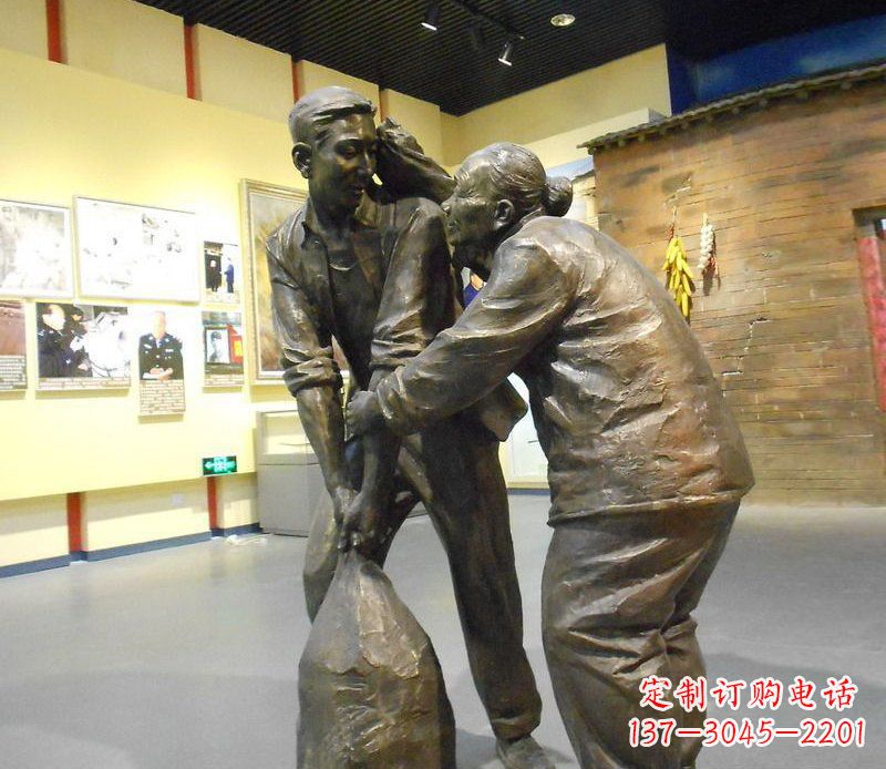 南阳帮老人干活铜雕