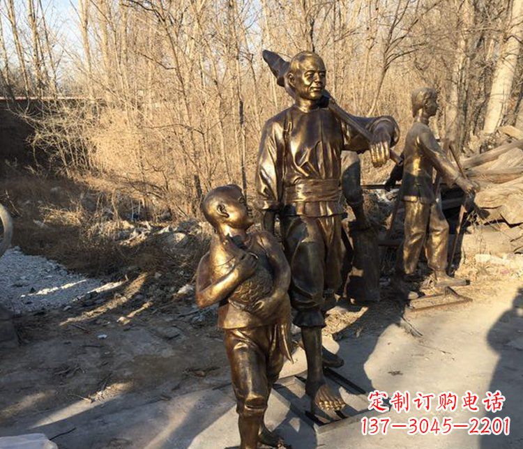 南阳抱着鱼的儿童街边小品铜雕
