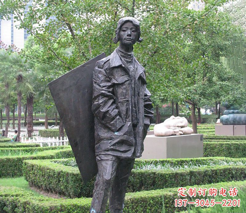 南阳少女的坚强与美丽——铜雕少女公园人物