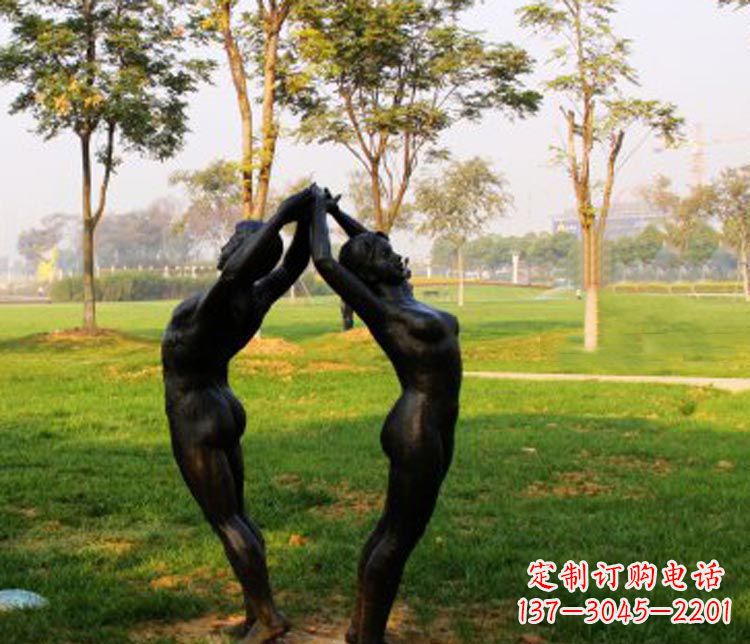 南阳背对背拉手的情侣公园人物铜雕