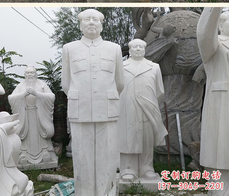 南阳新一代中国政治精神的象征——“背手的毛主席”石雕