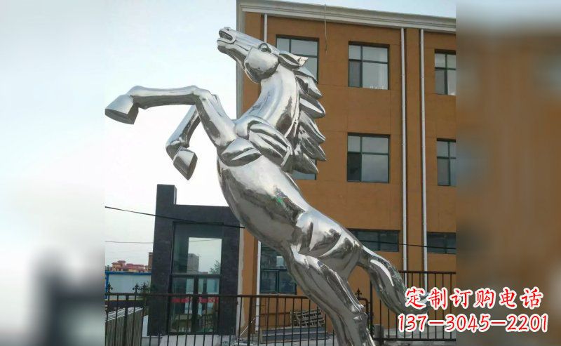 南阳驰骋草原,唯美马雕