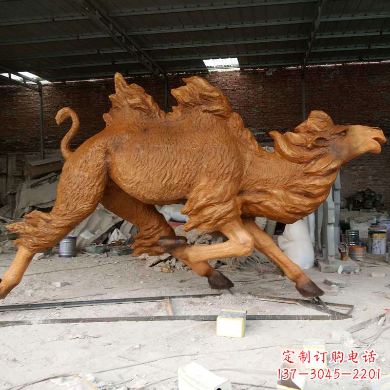 南阳奔跑的骆驼仿真雕塑
