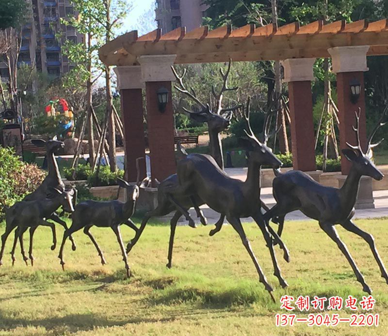 南阳奔跑的梅花鹿公园动物铜雕
