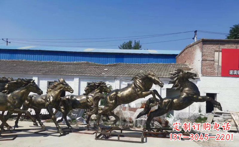 南阳奔腾马群铜雕