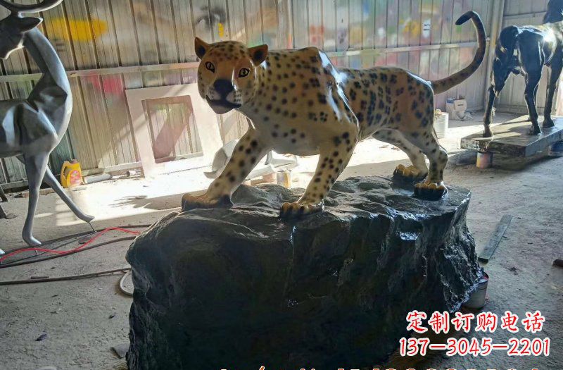 南阳新颖豹子雕塑