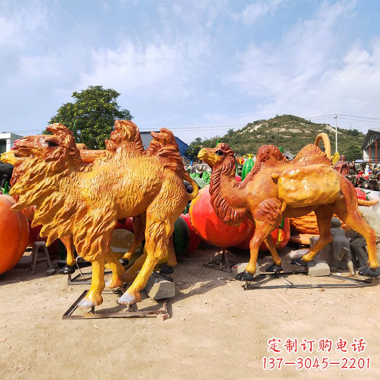 南阳玻璃钢彩绘仿真骆驼雕塑