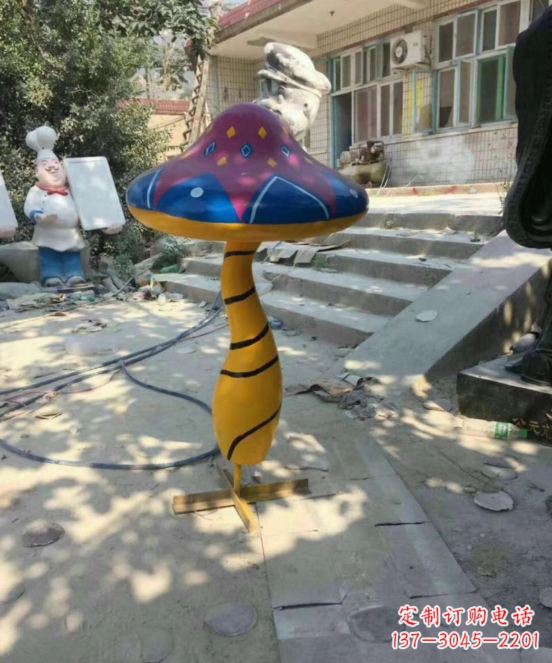 南阳玻璃钢彩绘公园蘑菇雕塑