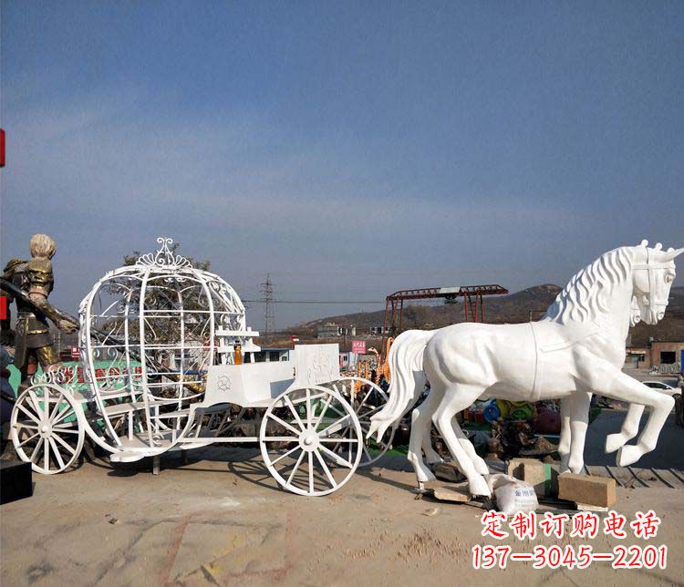 南阳玻璃钢城市马车雕塑