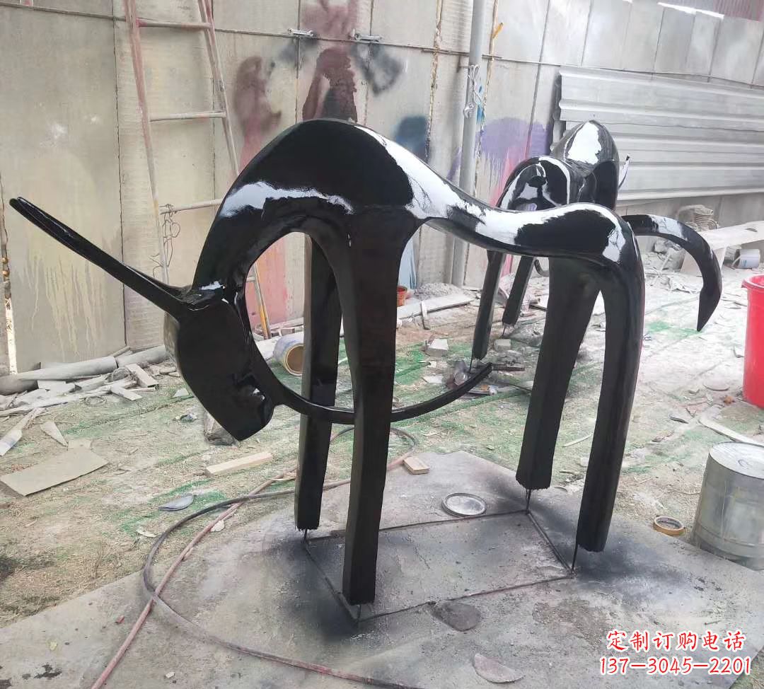 南阳玻璃钢抽象小鹿雕塑别墅庭院景观摆件