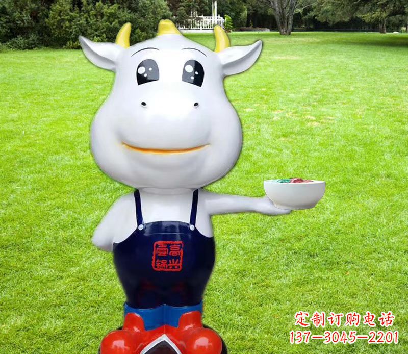 南阳玻璃钢厨师小牛卡通雕塑