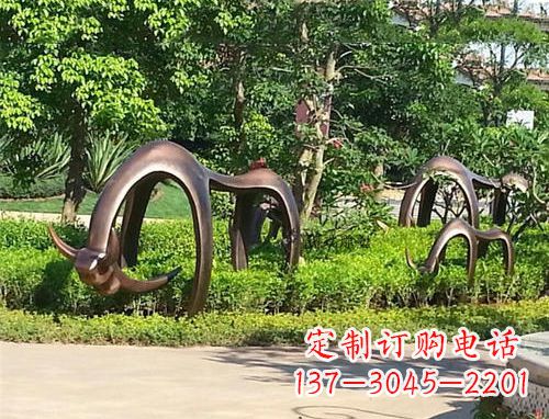 南阳玻璃钢动物雕塑 抽象牛-公园草坪动物雕塑摆件