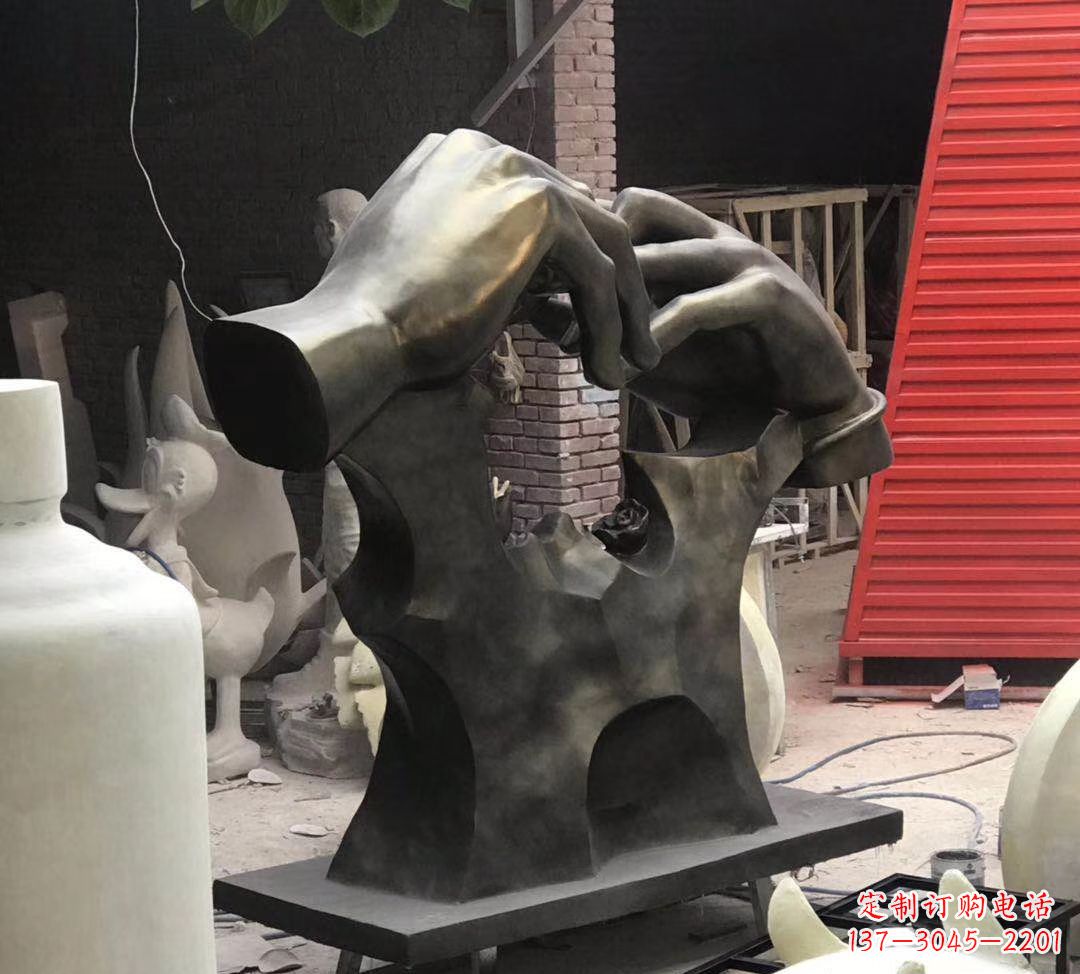 南阳玻璃钢仿铜戒指雕塑浪漫情感的象征