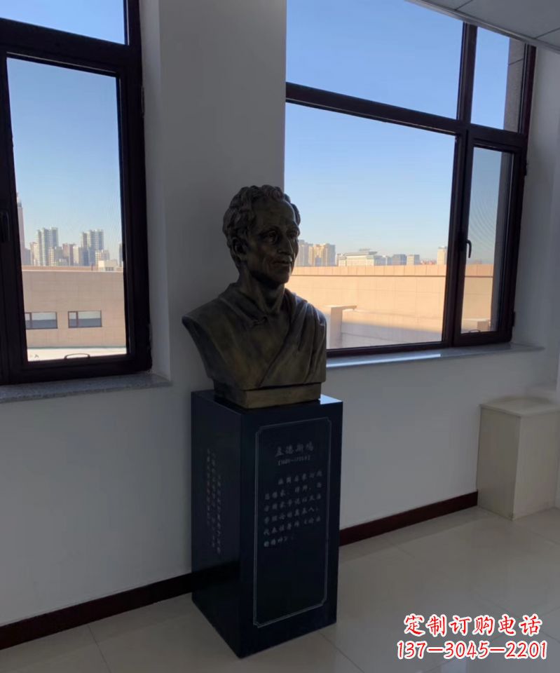 南阳玻璃钢仿铜西方名人孟德斯鸠头像