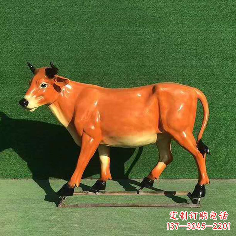 南阳玻璃钢仿真黄牛动物雕塑