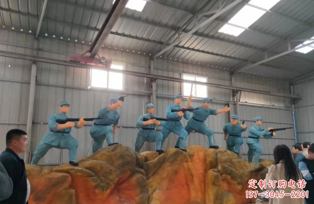 南阳玻璃钢仿真抗战英雄人物雕塑广场景观雕塑