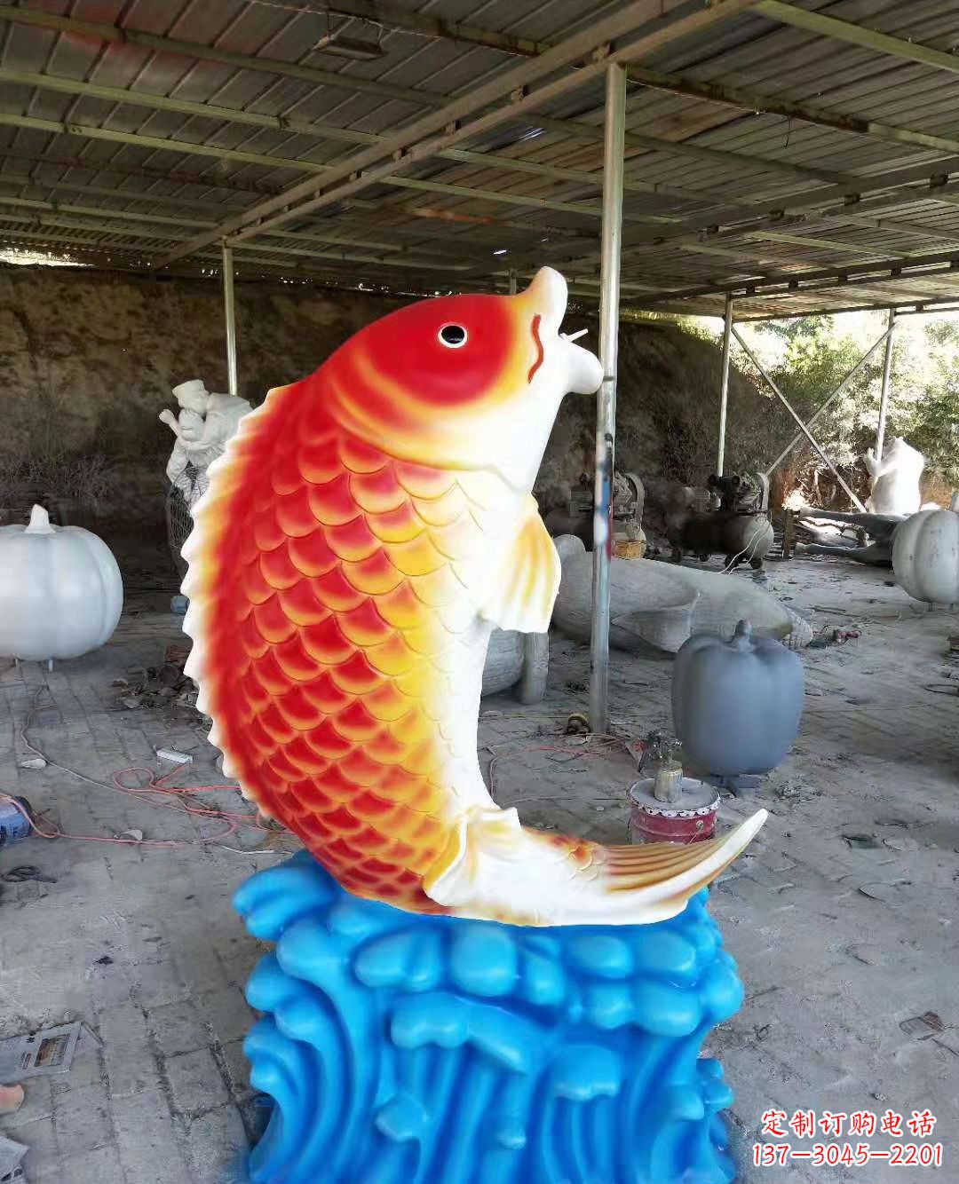 南阳玻璃钢仿真鲤鱼喷泉雕塑