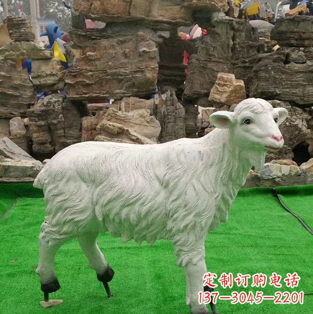 南阳玻璃钢仿真绵羊动物雕塑