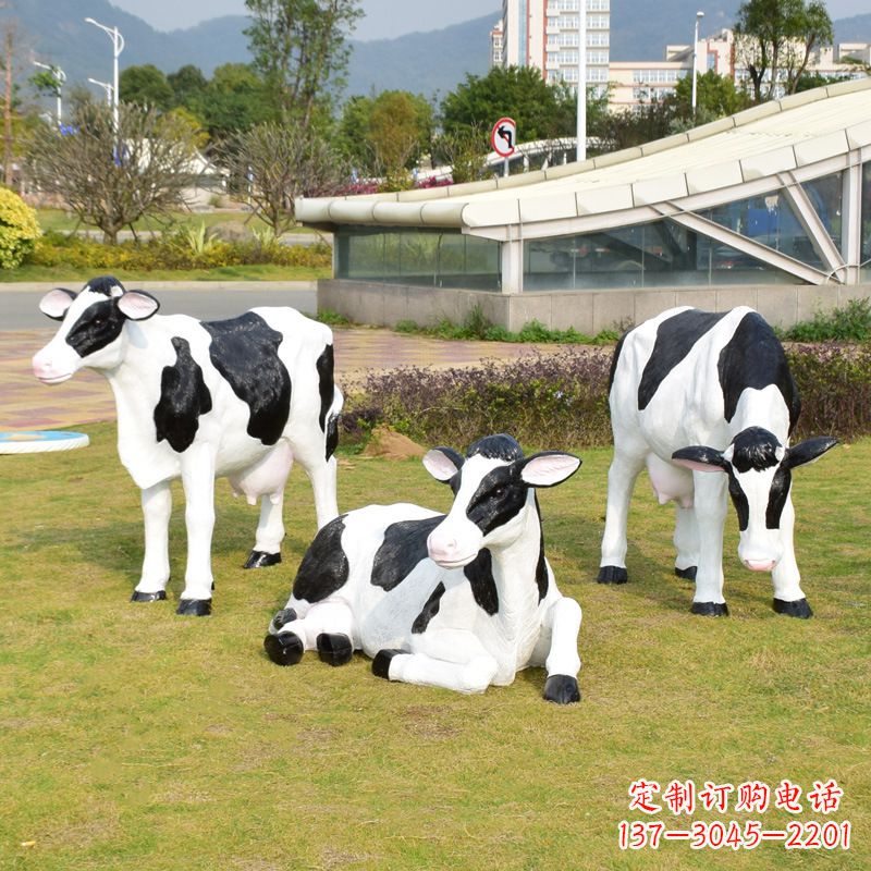南阳玻璃钢奶牛雕塑给环境带来美丽