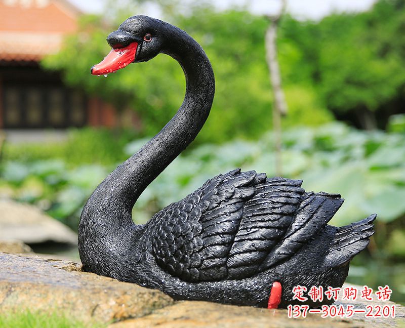 南阳玻璃钢雕刻的黑色天鹅——美丽宁静的公园园林摆件