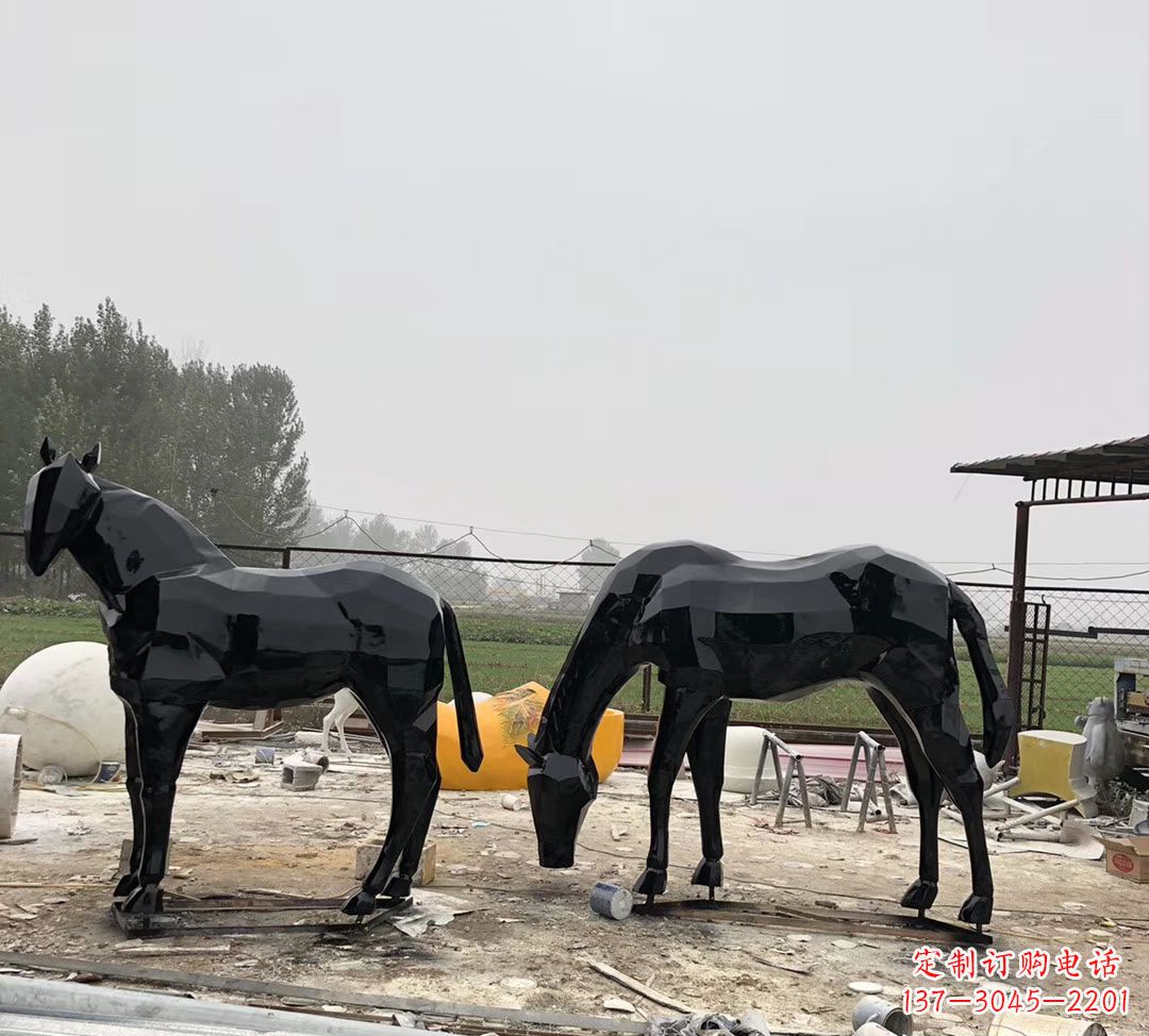 南阳玻璃钢几何吃草马雕塑公园动物玻璃钢马雕塑 (4)