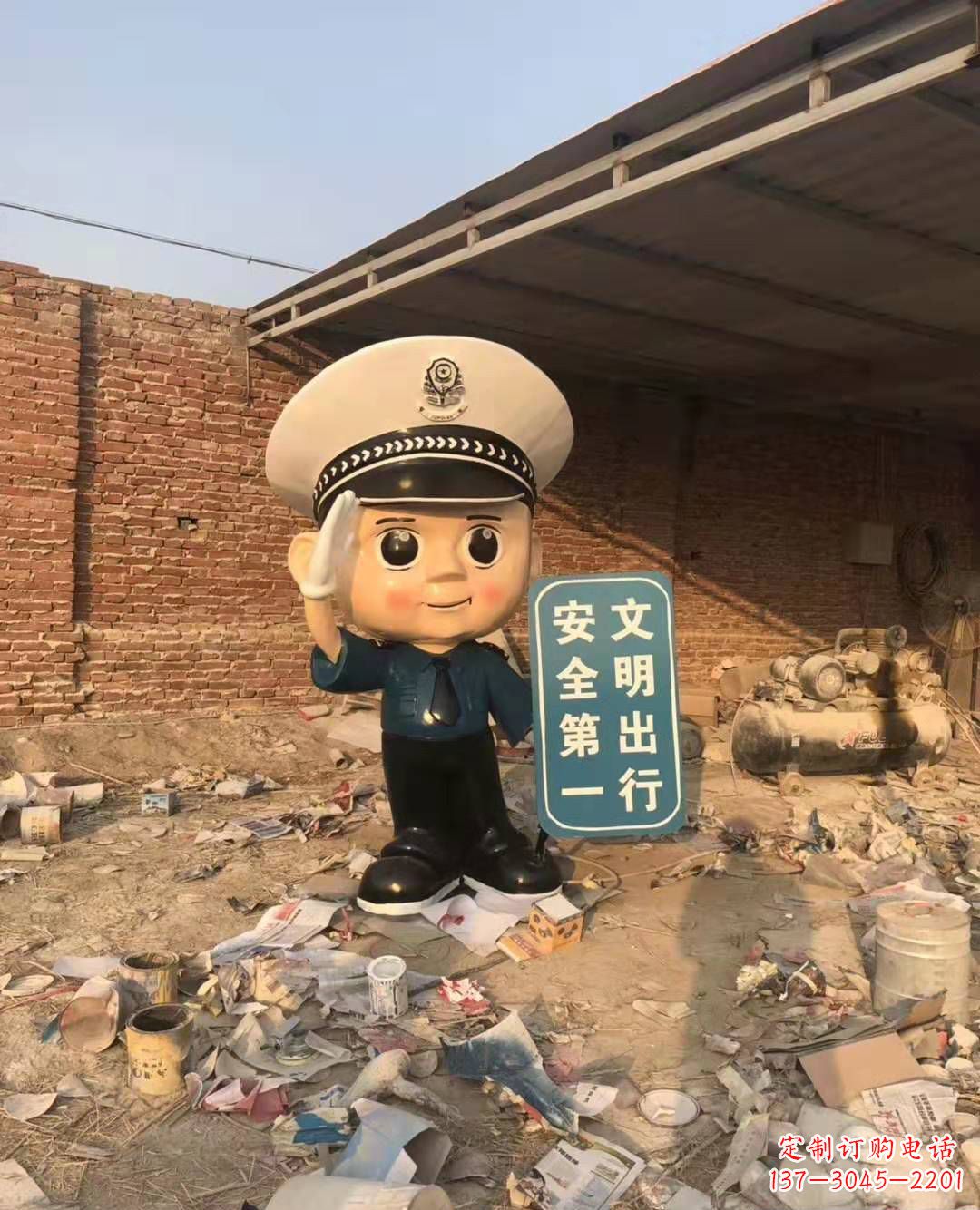 南阳玻璃钢卡通警察雕塑公园广场安全警示语雕塑