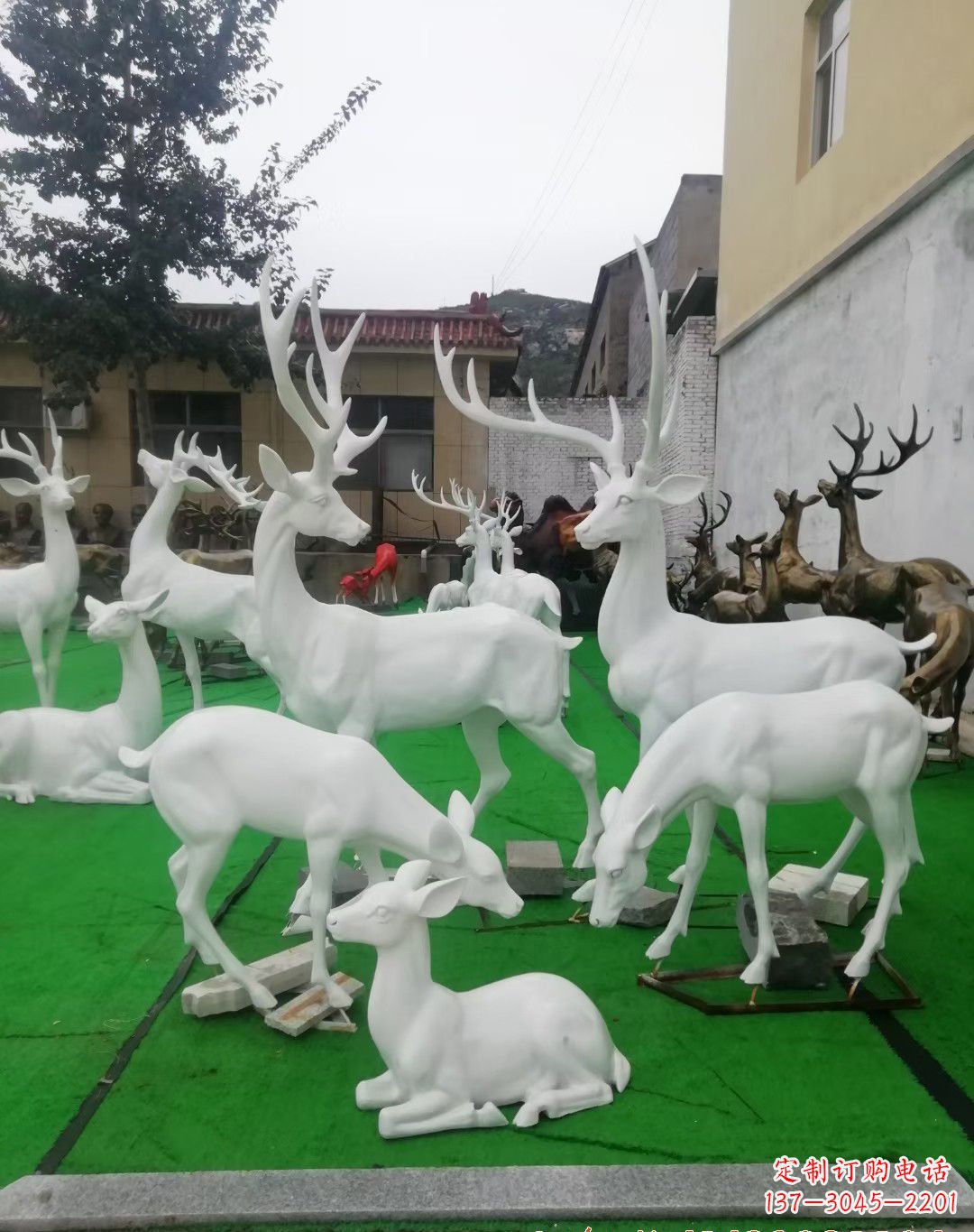 南阳玻璃钢鹿动物雕塑