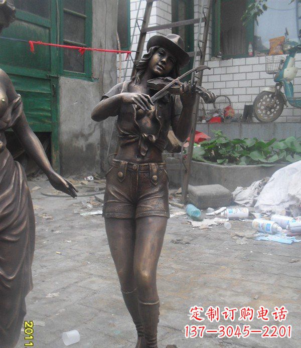 南阳玻璃钢美女演奏仿铜人物雕塑