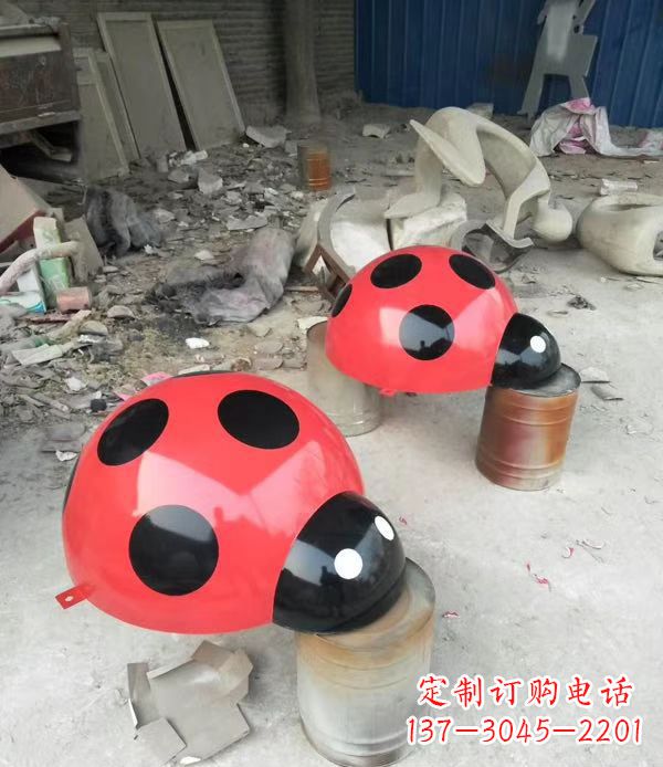 南阳玻璃钢制瓢虫雕塑绚丽多彩的公园景观摆件