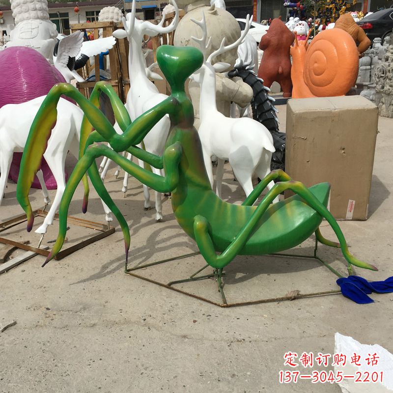 南阳玻璃钢螳螂雕塑