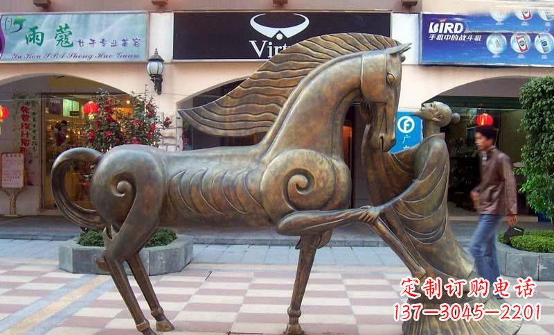 南阳传承着传奇马雕塑