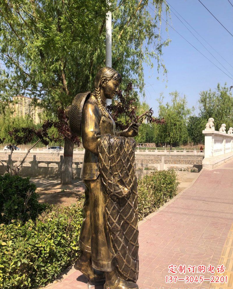 南阳农家女人的铜雕之美