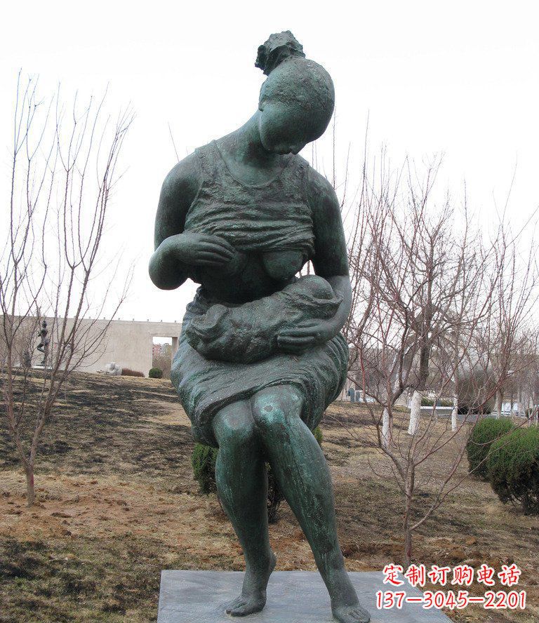 南阳哺乳的女人公园人物铜雕