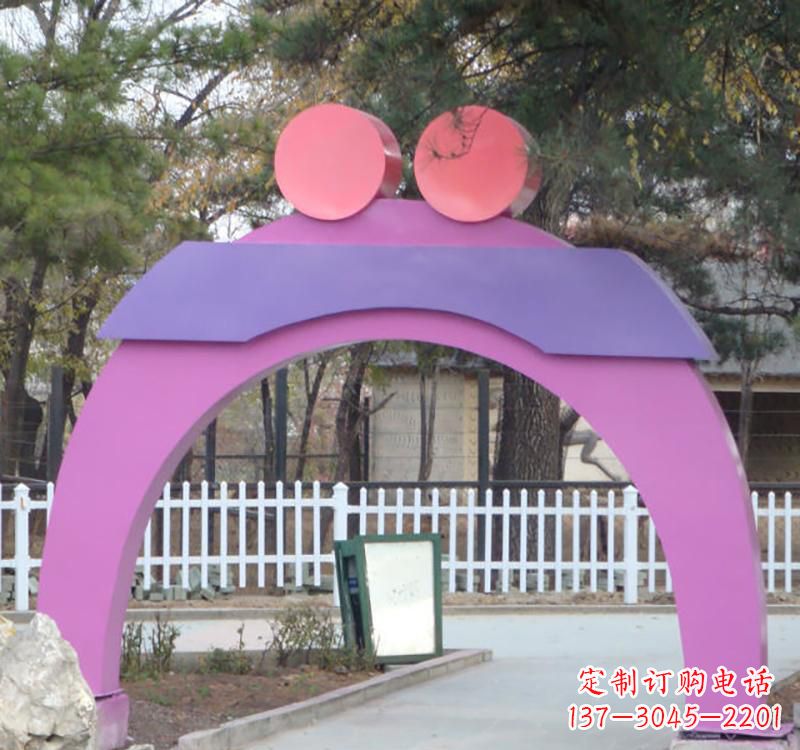 南阳不锈钢爱心拱门雕塑2