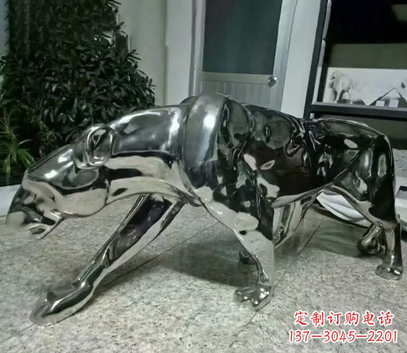 南阳精美绝伦的不锈钢豹子雕塑