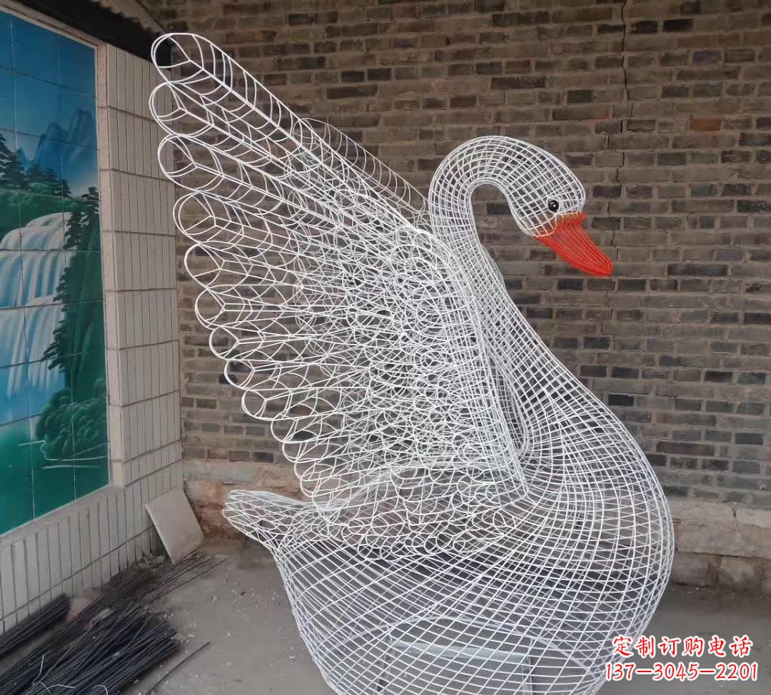 南阳不锈钢制天鹅雕塑象征着和谐与美好