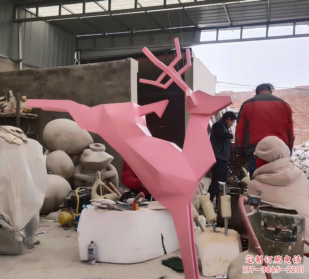 南阳不锈钢彩绘小鹿雕塑艺术与美感的完美结合