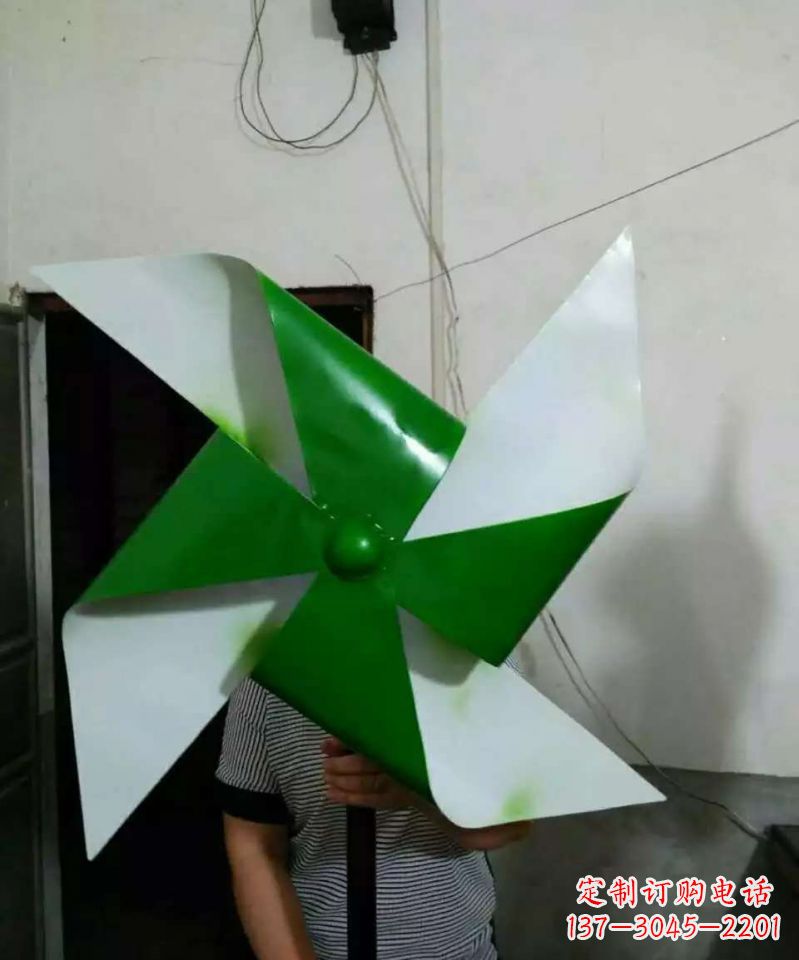 南阳不锈钢彩色风车雕塑