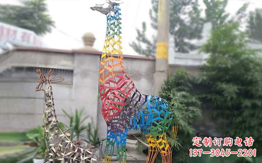 南阳不锈钢彩色长颈鹿镂空雕塑