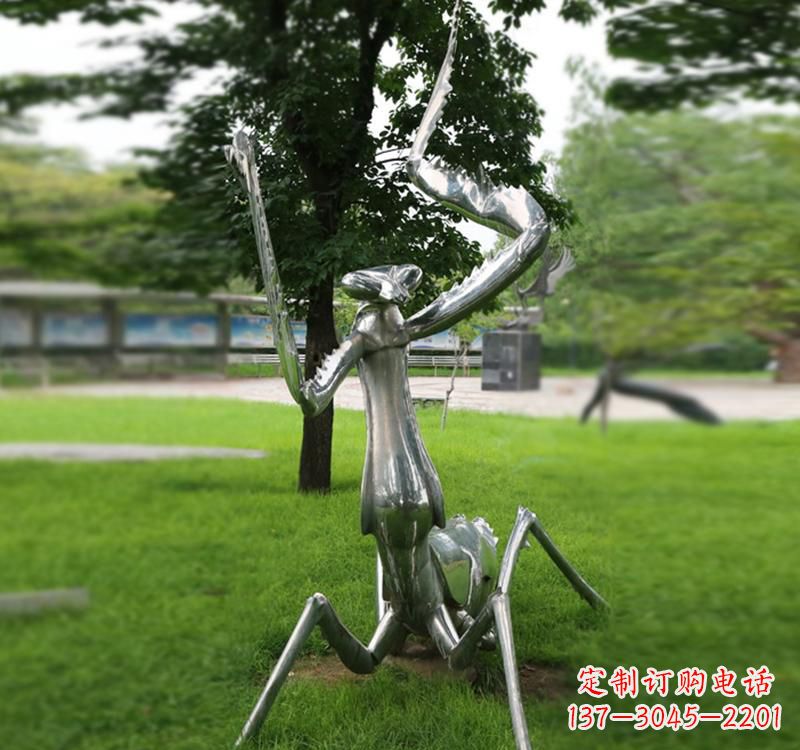 南阳不锈钢螳螂雕塑精致美观的艺术品