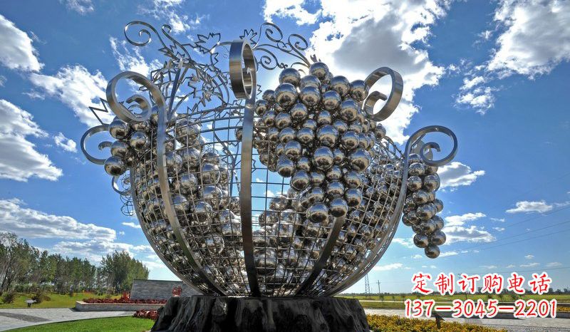 南阳不锈钢葡萄雕塑——城市的艺术之美