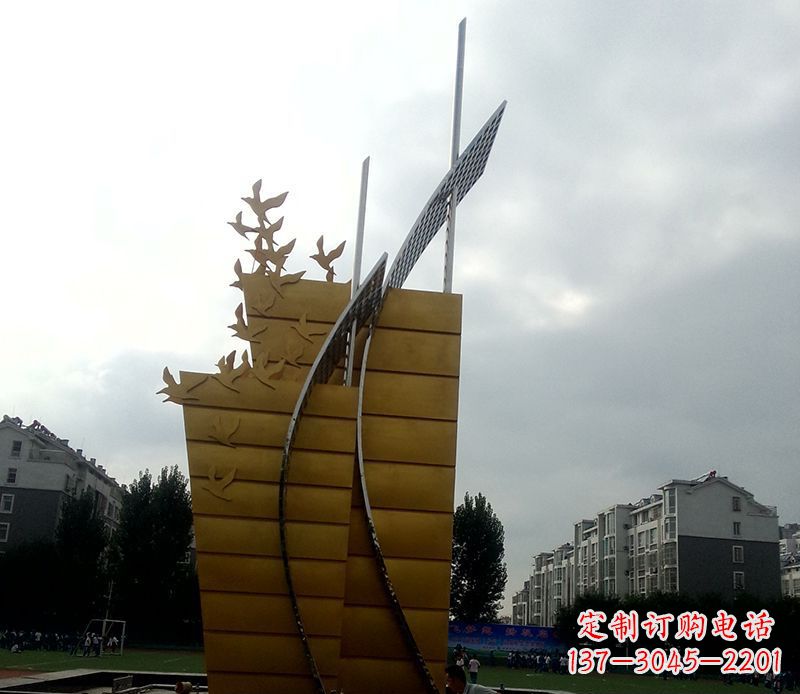 南阳不锈钢帆船雕塑象征城市的起航