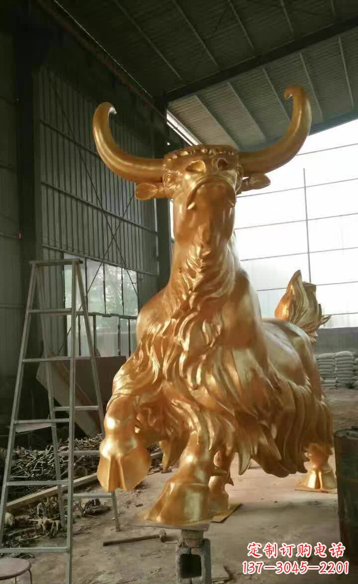 南阳不锈钢城市的钛金牦牛雕塑