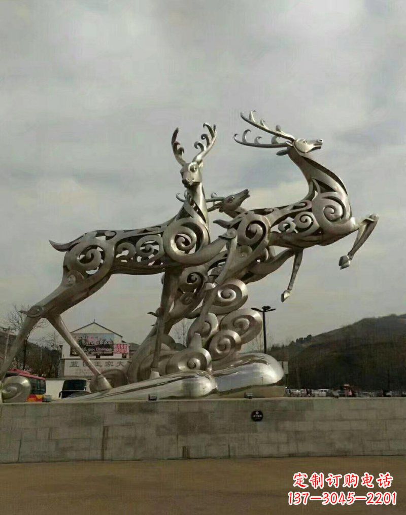 南阳不锈钢梅花鹿雕塑——祥云浮雕的精美绝伦