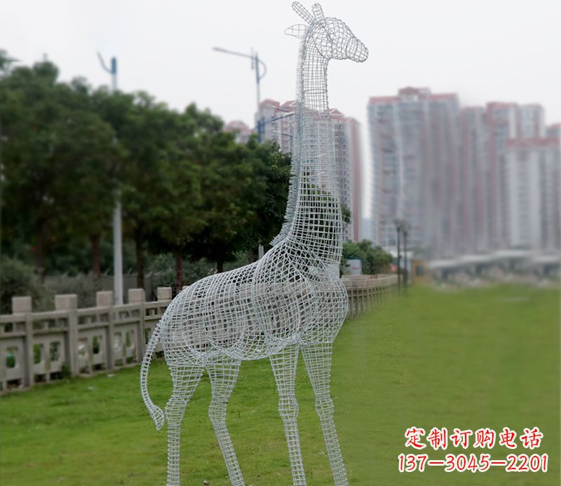 南阳不锈钢城市的长颈鹿雕塑