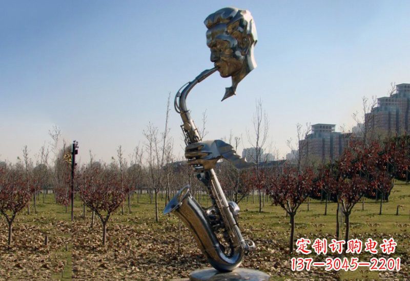 南阳静谧而神秘的不锈钢萨克斯雕塑