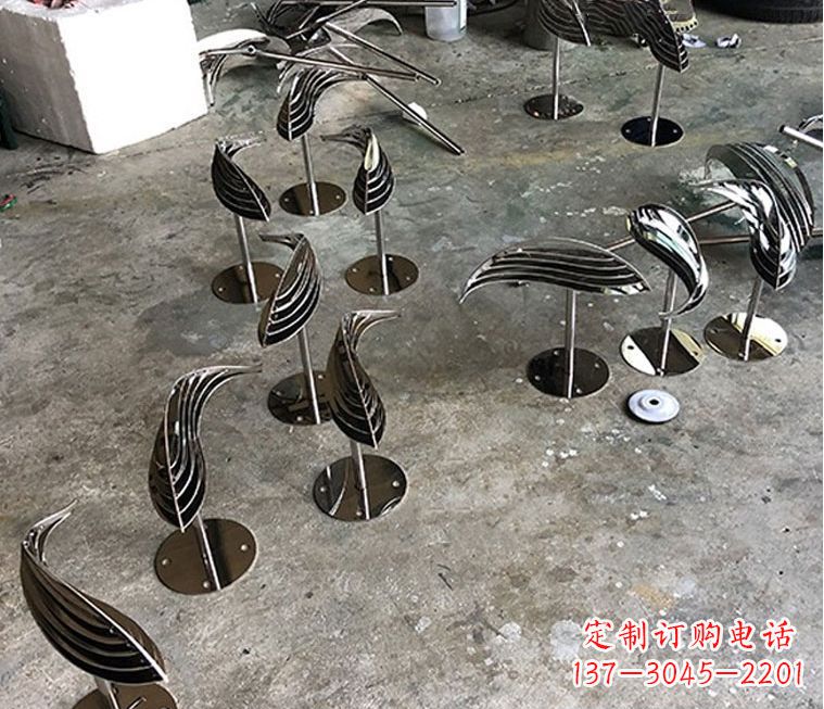 南阳精美不锈钢动物雕塑