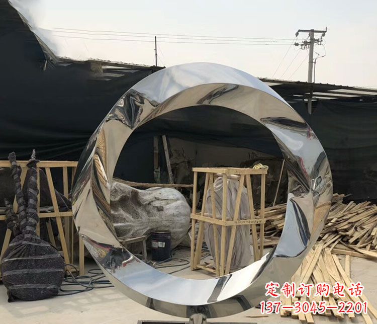 南阳不锈钢抽象镜面圆环雕塑1